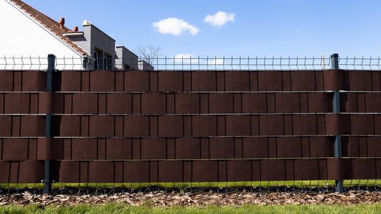 Kiedy skorzystać z taśmy ogrodzeniowej?