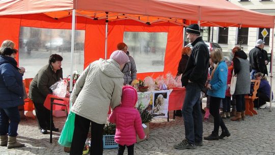 Kiermasz świąteczny przed ratuszem