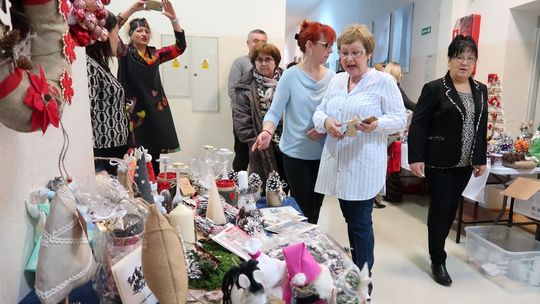 Kiermasz świąteczny przed sesją