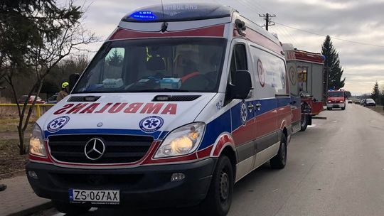 Kierowca forda uderzył w volkswagena. Ranna została kobieta