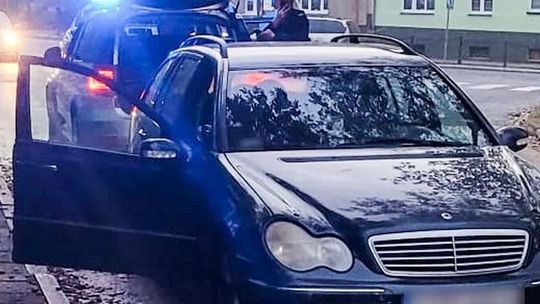 Kierowca mercedesa kierował pod wpływem narkotyków. Miał przy sobie amfetaminę