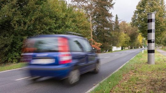 Tak oszukują fotoradary metodą "na liścia”! Stary numer z Gryfina