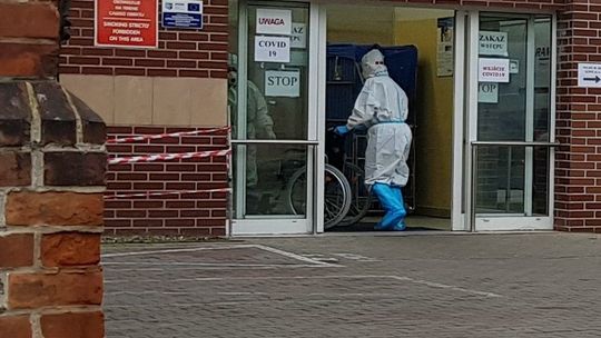 Kilkakrotnie więcej zakażeń. System nie uwzględnia zgonu