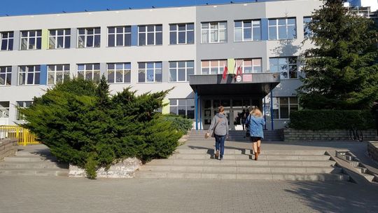 Kilkanaście klas objętych nauczaniem zdalnym Kilkanaście klas objętych nauczaniem zdalnym