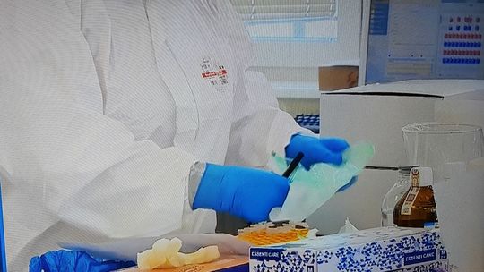 Kilkudziesięciu zakażonych i jedna ofiara śmiertelna