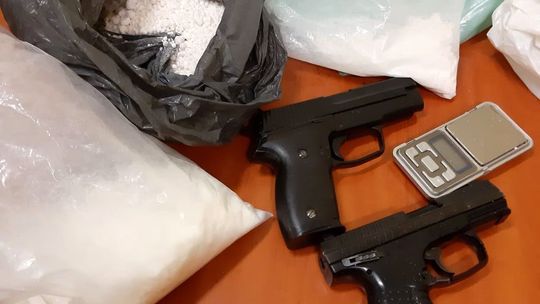 Kilogram amfetaminy i dwa straszaki trzymał w... łazience 