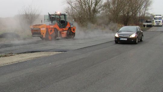 Kładą asfalt na Międzyodrzu