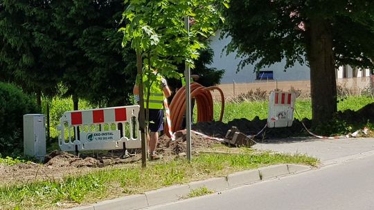 Kładą kabel. Są utrudnienia na ulicy