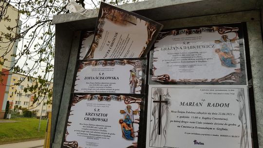 Klepsydr na tablicach jest tak dużo, że aż się nie mieszczą Klepsydr na tablicach jest tak dużo, że aż się nie mieszczą