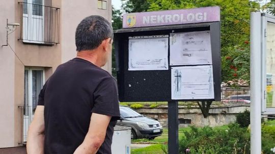 Klepsydra mierzy czas, ale żałoba mierzy naszą tęsknotę