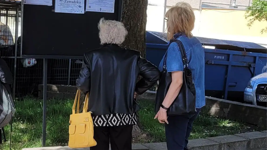 Klepsydra to metafora upływającego czasu i jego niepowtarzalności