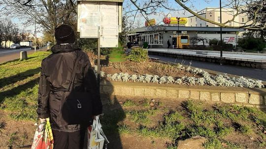 Klepsydry "wylewają się" z tablicy