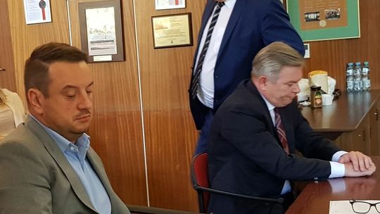 Klęska tercetu. Sawaryn bez absolutorium!