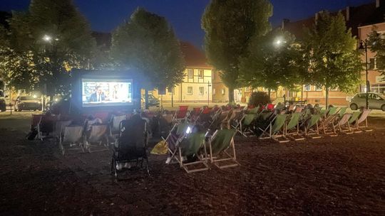 Klub seniora zaprosił mieszkańców do kina pod chmurką Klub seniora zaprosił mieszkańców do kina pod chmurką