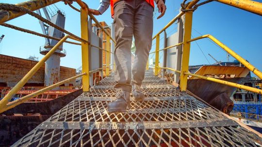 Kluczowi producenci i importerzy butów roboczych: przegląd polskiego rynku BHP - postaw na jakość i zaufanie Kluczowi producenci i importerzy butów roboczych: przegląd polskiego rynku BHP - postaw na jakość i zaufanie