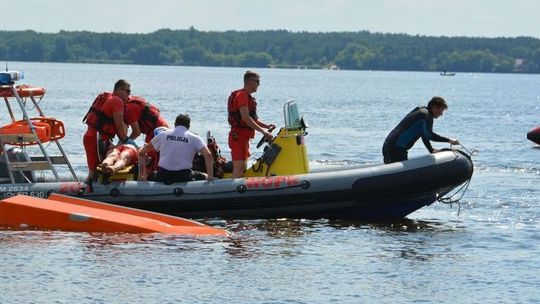 Kobieta wypadła z łodzi do wody?!