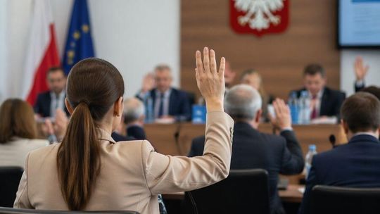 Kobiety są w samorządach. Coraz więcej radnych, ale szklany sufit na szczytach władzy nadal istnieje