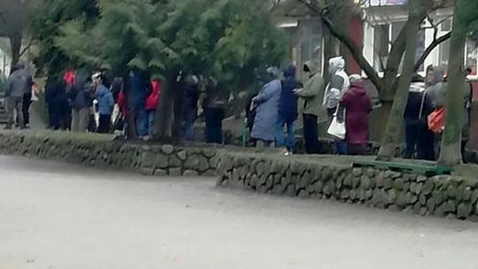 Kolejki na testy aż trudno przejść