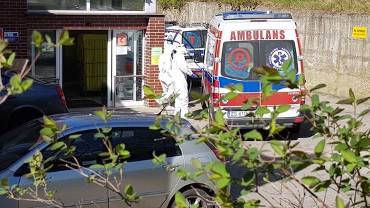 Kolejne osoby w powiecie zmarły. Dane resortu zdrowia wskazują wzrosty zachorowań w powiecie i województwie