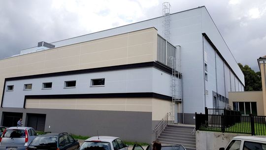 Kolejny urzędnik do zatrudnienia - ma zarządzać... halą sportową. Dlaczego nie OSiR? – pyta czytelniczka