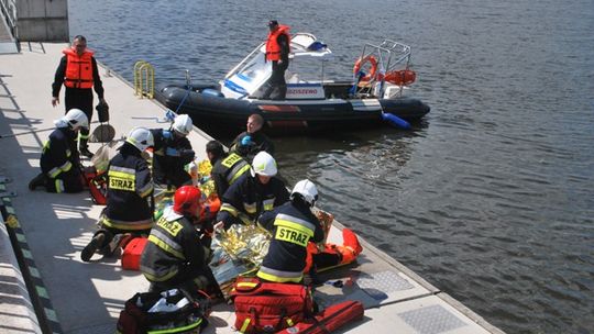 Kolizja dwóch jednostek pływających – akcja na nabrzeżu