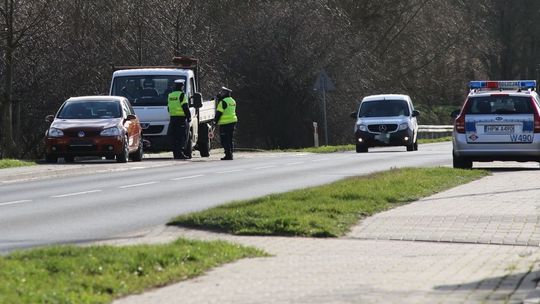 Kolizja i policyjna kontrola pojazdów