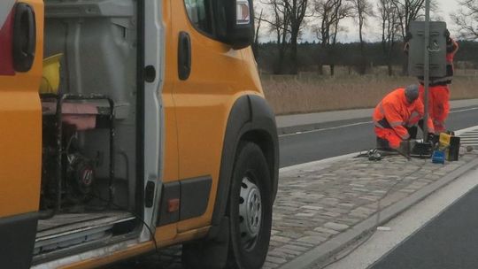 Kolizja obok wysepki spowalniającej ruch