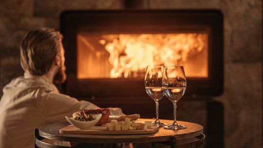 Kominki modułowe w przestrzeniach komercyjnych – restauracje, biura i hotele Kominki modułowe w przestrzeniach komercyjnych – restauracje, biura i hotele