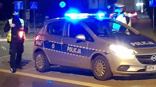 Kompletnie pijany przemierzał nocą miasto