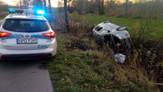 Kompletnie pijany wjechał do rowu. Próbował jeszcze uciekać