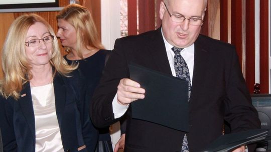 Komu wręczy nagrodę podczas sesji