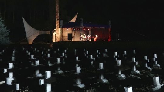 Koncert na cmentarzu wojennym [FOTO, WIDEO]