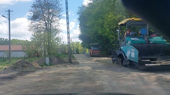 Koniec 15-letniego koszmaru kierowców i pieszych. Wreszcie remontują drogę