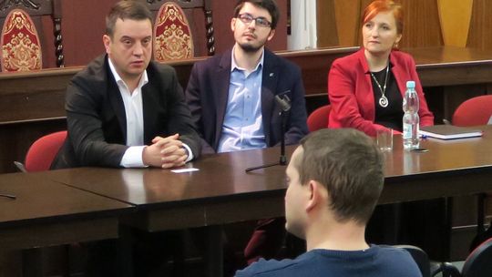 Konsultacje o marce teraz już jawne