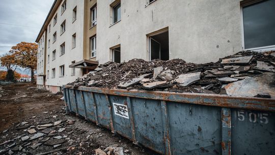 Kontener na gruz przydatnym rozwiązaniem na budowie Kontener na gruz przydatnym rozwiązaniem na budowie