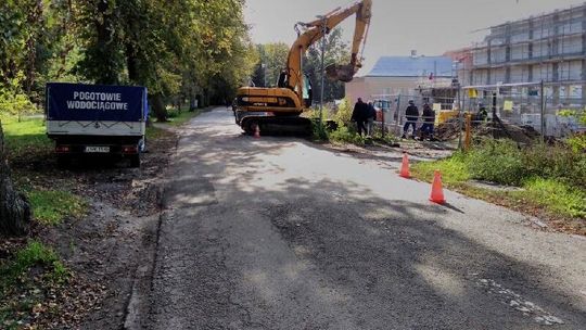 Koparka uszkodziła dziś wodociąg w Gryfinie