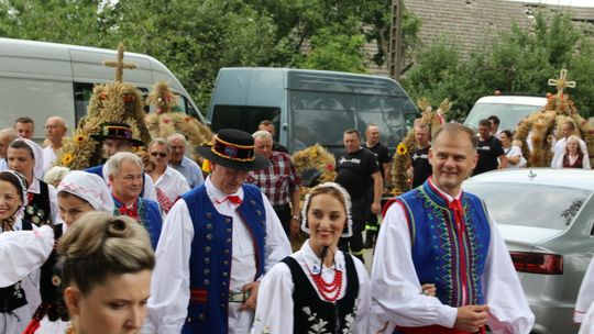 Korowód dożynkowy przeszedł ulicami Bań [ZDJĘCIA]