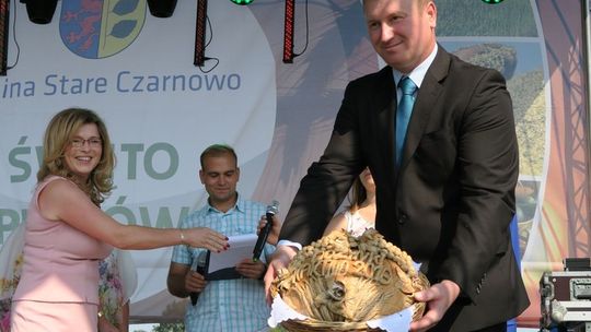 Korowód przemaszerował przez przystrojoną wieś