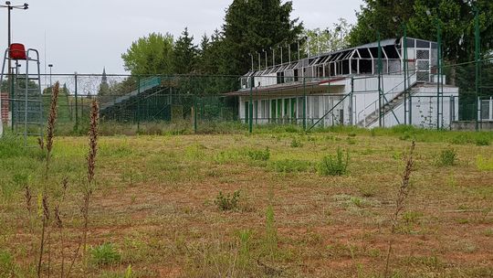 Korty wydzierżawione bezprzetargowo. Radni pozwolili burmistrzowi oddać część obiektów sportowych