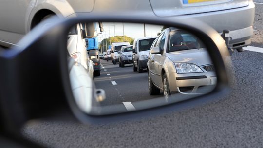 Korytarz życia ratuje... życie. Za lekceważenie przepisów stracisz prawo jazdy