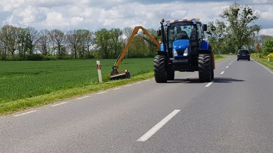 Koszą trawę na południu powiatu