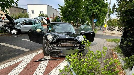 Koszmarny wypadek dwóch aut osobowych i ranna jedna osoba. Przyczyny i skutki zdarzenia Koszmarny wypadek dwóch aut osobowych i ranna jedna osoba. Przyczyny i skutki zdarzenia