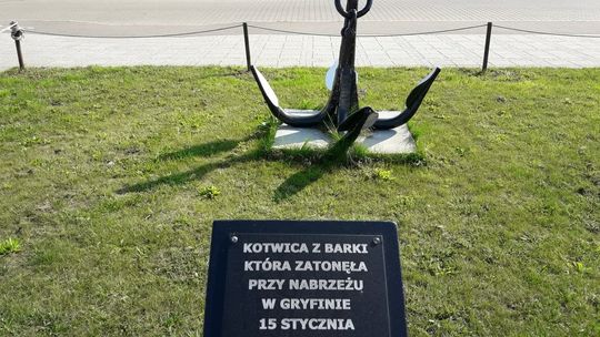 Kotwicę wstydu postawili na nabrzeżu