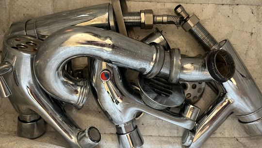 Kradł zlewy, baterie i przyłącza z syfonami. Grozi mu 5 lat więzienia