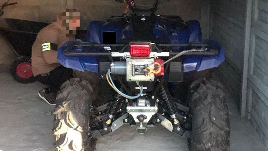 Kradli i wpadli. W dziupli znaleziono samochody, quady i rowery