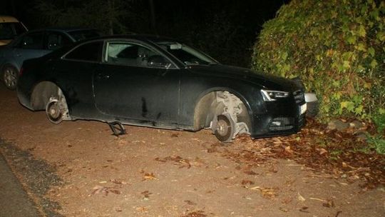 Kradli pod oknami domu