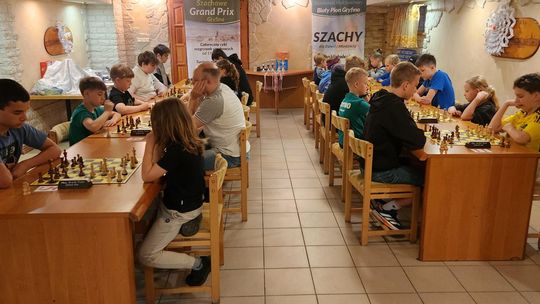 Królewska gra w Gryfinie: Za nami emocjonujący półmetek 28. Szachowego Grand Prix!