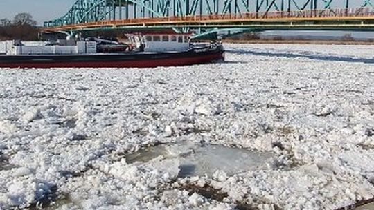 Kruszyli lód na Odrze. Niebezpiecznie wzrasta poziom wody