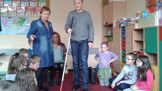 Krystian i wolontariusze z 3 „f” pokazali, jak być empatycznym i tolerancyjnym