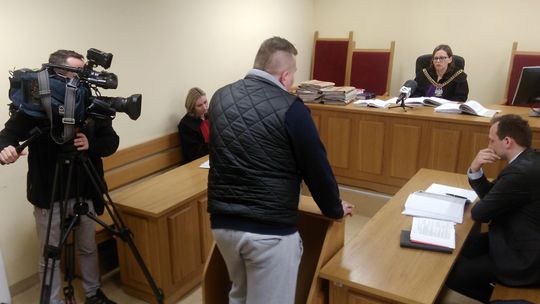 Ksiądz z Gryfina przed sądem oskarżony o uderzenie nastolatki [zdjęcia i wideo z rozprawy tylko na igryfino]